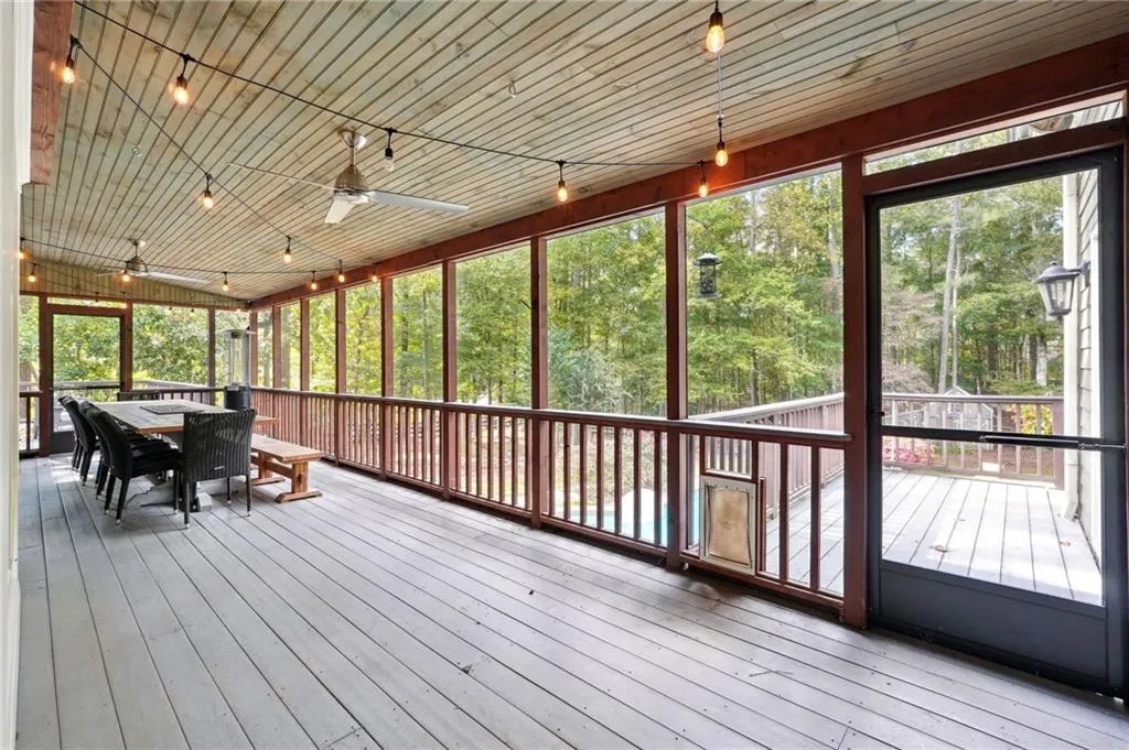 Canton, Georgia 30115, United States, 8 Bedrooms Bedrooms, ,6 BathroomsBathrooms,Residential,Active,69560