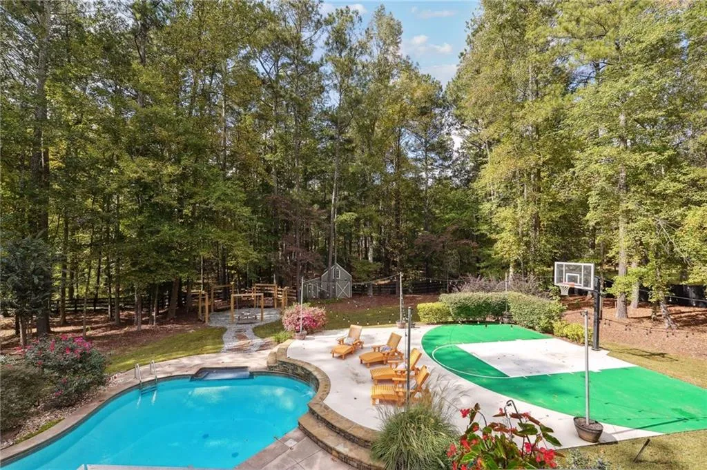 Canton, Georgia 30115, United States, 8 Bedrooms Bedrooms, ,6 BathroomsBathrooms,Residential,Active,69560