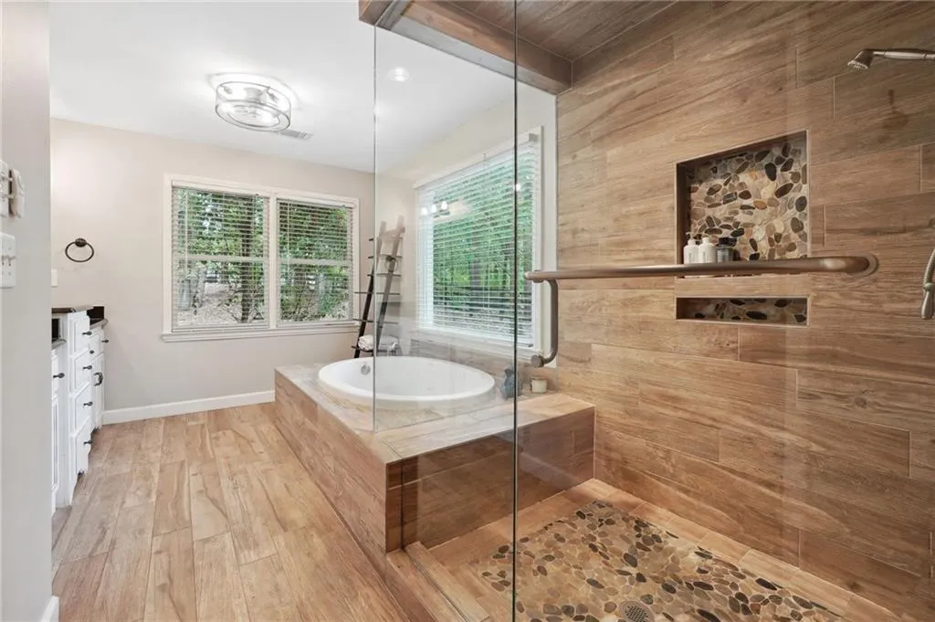 Canton, Georgia 30115, United States, 8 Bedrooms Bedrooms, ,6 BathroomsBathrooms,Residential,Active,69560