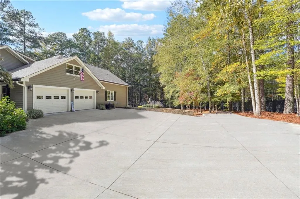 Canton, Georgia 30115, United States, 8 Bedrooms Bedrooms, ,6 BathroomsBathrooms,Residential,Active,69560