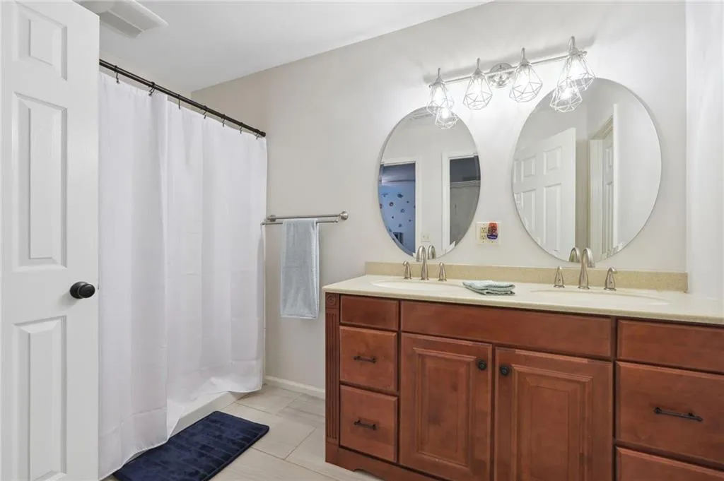 Canton, Georgia 30115, United States, 8 Bedrooms Bedrooms, ,6 BathroomsBathrooms,Residential,Active,69560