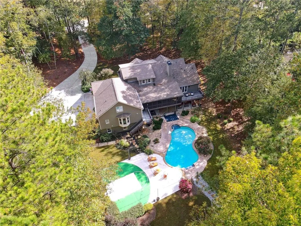 Canton, Georgia 30115, United States, 8 Bedrooms Bedrooms, ,6 BathroomsBathrooms,Residential,Active,69560