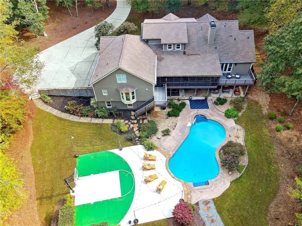 Canton, Georgia 30115, United States, 8 Bedrooms Bedrooms, ,6 BathroomsBathrooms,Residential,Active,69560