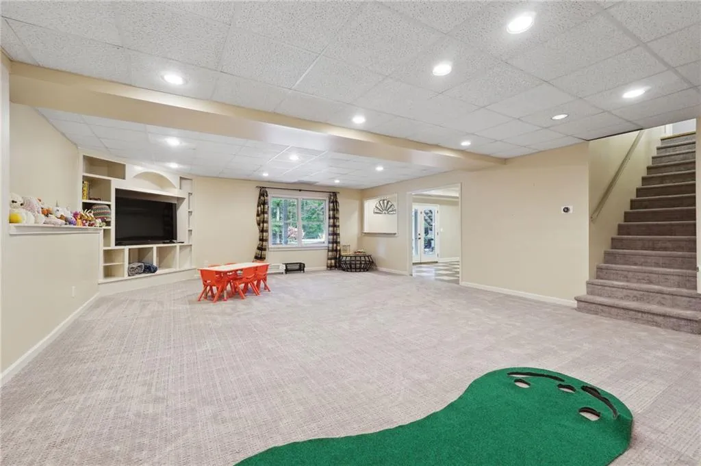 Canton, Georgia 30115, United States, 8 Bedrooms Bedrooms, ,6 BathroomsBathrooms,Residential,Active,69560