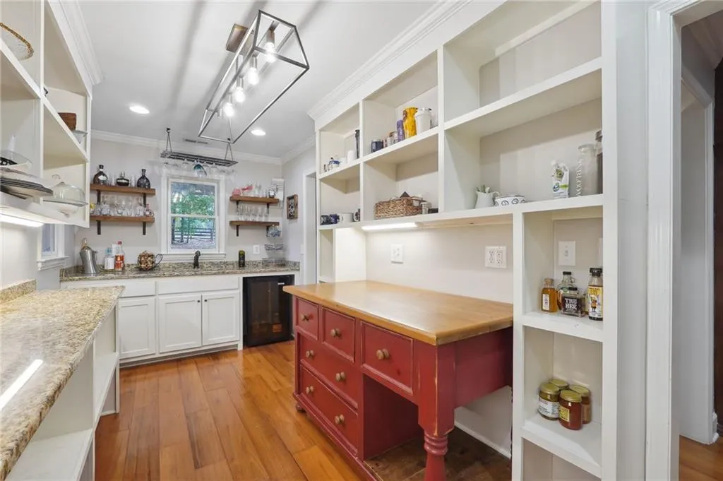 Canton, Georgia 30115, United States, 8 Bedrooms Bedrooms, ,6 BathroomsBathrooms,Residential,Active,69560