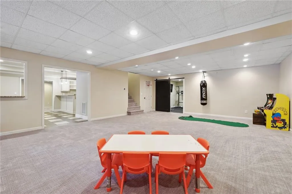 Canton, Georgia 30115, United States, 8 Bedrooms Bedrooms, ,6 BathroomsBathrooms,Residential,Active,69560