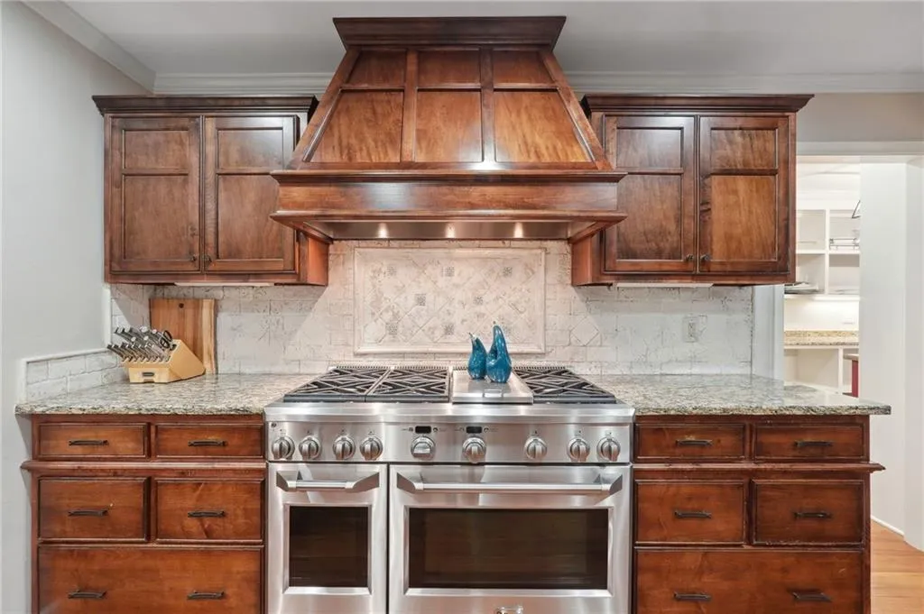 Canton, Georgia 30115, United States, 8 Bedrooms Bedrooms, ,6 BathroomsBathrooms,Residential,Active,69560