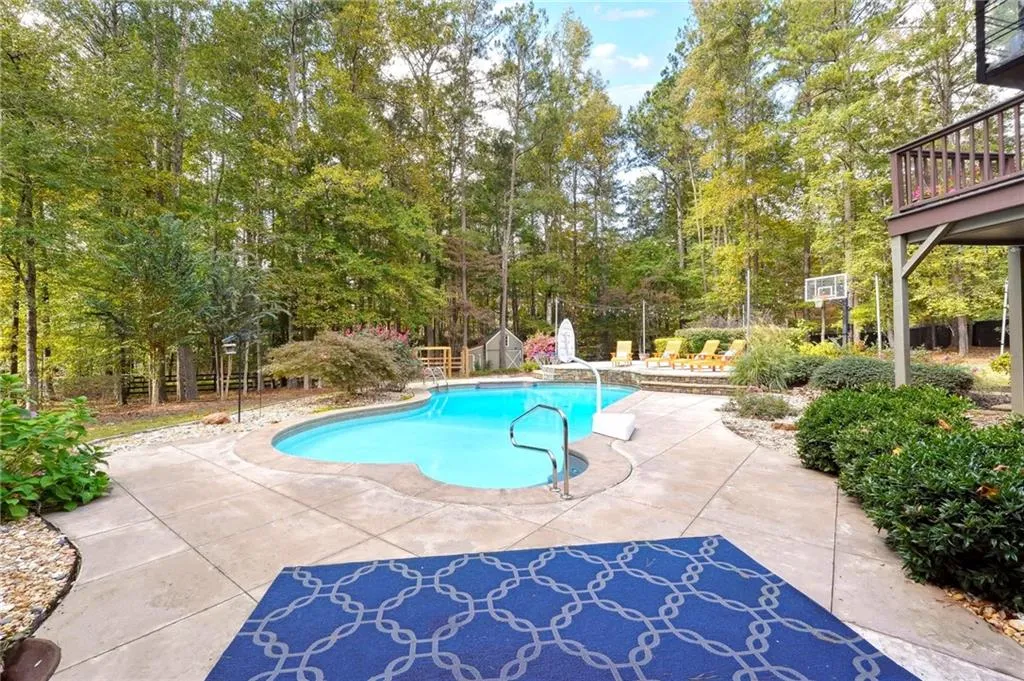 Canton, Georgia 30115, United States, 8 Bedrooms Bedrooms, ,6 BathroomsBathrooms,Residential,Active,69560