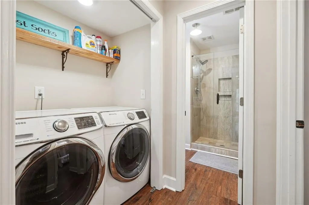 Canton, Georgia 30115, United States, 8 Bedrooms Bedrooms, ,6 BathroomsBathrooms,Residential,Active,69560