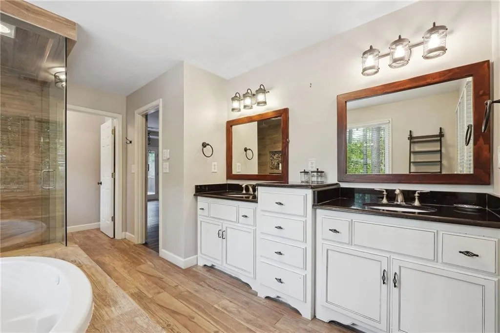 Canton, Georgia 30115, United States, 8 Bedrooms Bedrooms, ,6 BathroomsBathrooms,Residential,Active,69560