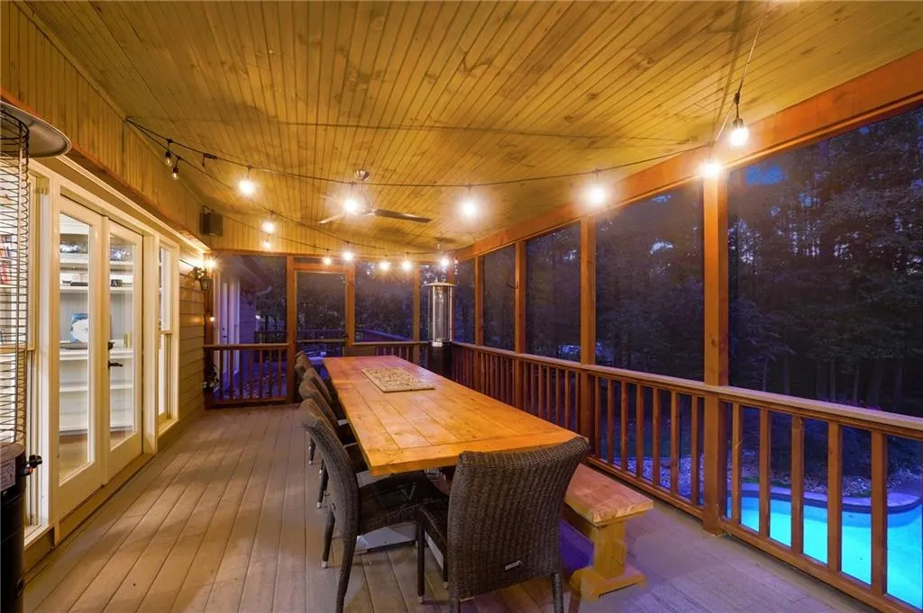 Canton, Georgia 30115, United States, 8 Bedrooms Bedrooms, ,6 BathroomsBathrooms,Residential,Active,69560