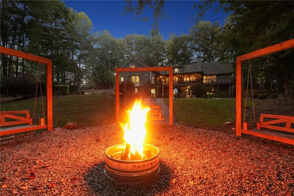 Canton, Georgia 30115, United States, 8 Bedrooms Bedrooms, ,6 BathroomsBathrooms,Residential,Active,69560