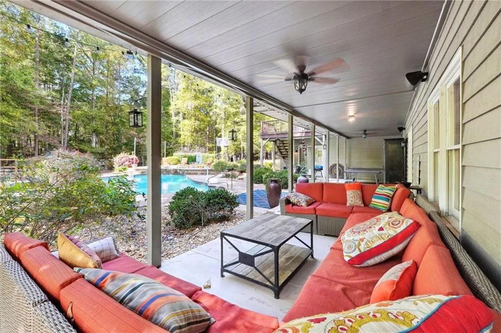 Canton, Georgia 30115, United States, 8 Bedrooms Bedrooms, ,6 BathroomsBathrooms,Residential,Active,69560