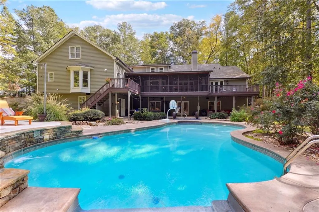 Canton, Georgia 30115, United States, 8 Bedrooms Bedrooms, ,6 BathroomsBathrooms,Residential,Active,69560