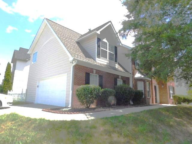 Enter this lovely corner property on the main level into a two story entry foyer. There is a bonus/flex room in the front of the home,separate dining room, and half bath. There is a laundry room with washer/dryer hook-ups. A two-story family room has a ceiling fan, fireplace and access to the rear patio and fenced yard. The kitchen has white cabinets, Granite counters and breakfast bar, tile backsplash, stainless appliances (refrigerator, electric stove, dishwasher, and microwave) as well as a breakfast area. The upper level features three spare bedrooms, a full hall bath with tub/shower combination. The master bedroom has a trey ceiling, ceiling fan, sitting area, and two walk-in closets. Fenced yard. S/T community. Conveniently located near Chateau Elan Winery, Northeast Georgia Medical Center, shopping, dining, hospitals, clinics, and I-85. No aggressive dog breeds.