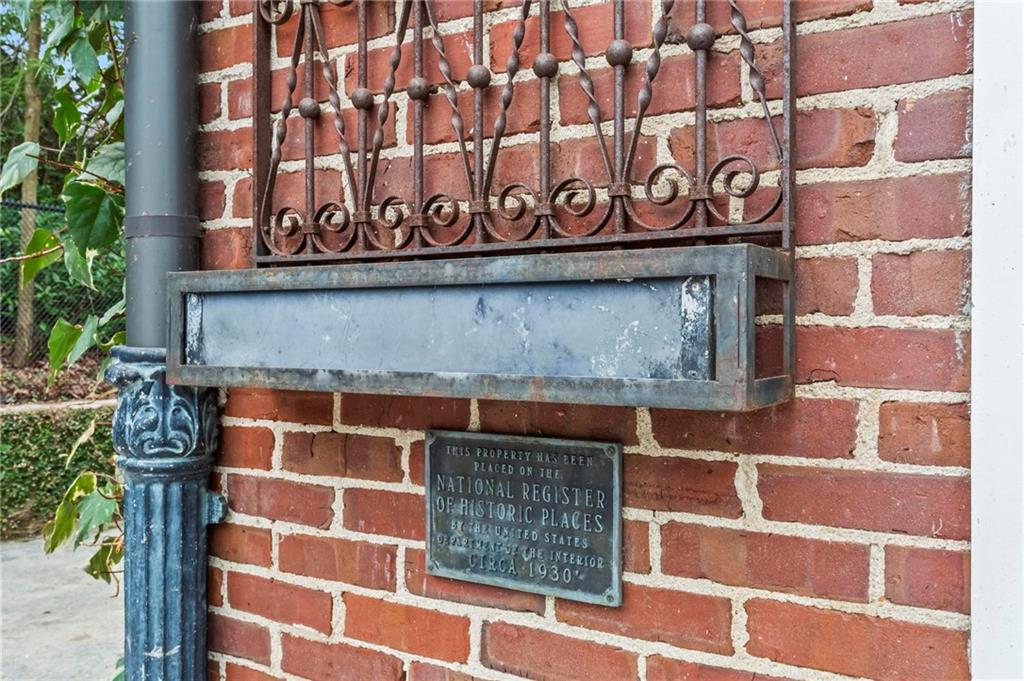 332 Brentwood Drive NE