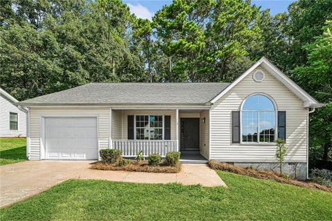Homes For Sale - 235 Oak Circle<br/> Stockbridge, GA 30281