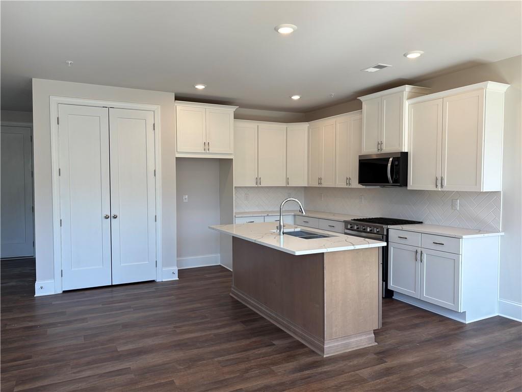 935 Crestmanor Drive