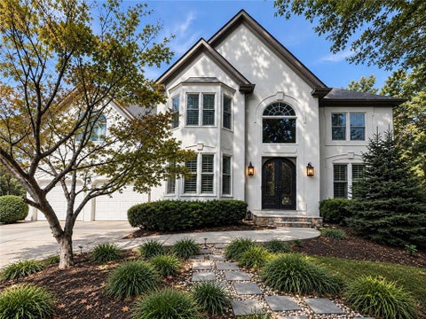 Homes For Sale - 5582 Fallsbrook Trace<br/> Acworth, GA 30101