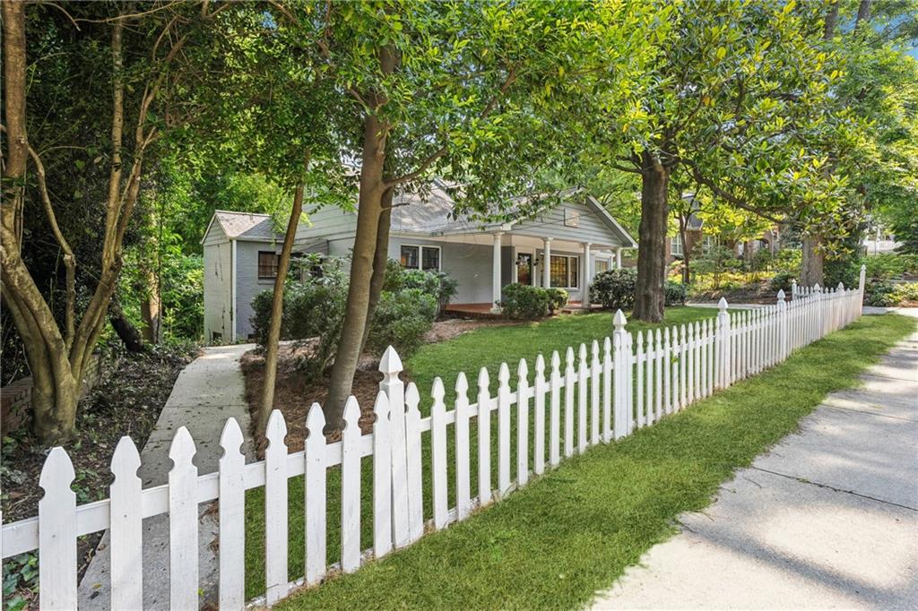 22 Peachtree Hills Avenue NE