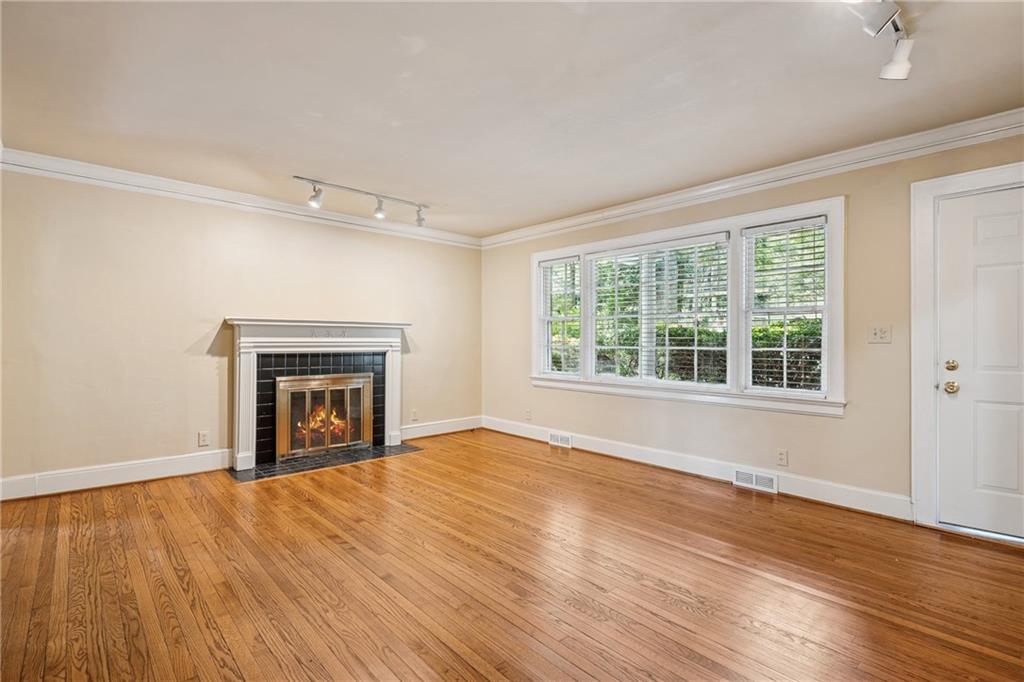 22 Peachtree Hills Avenue NE