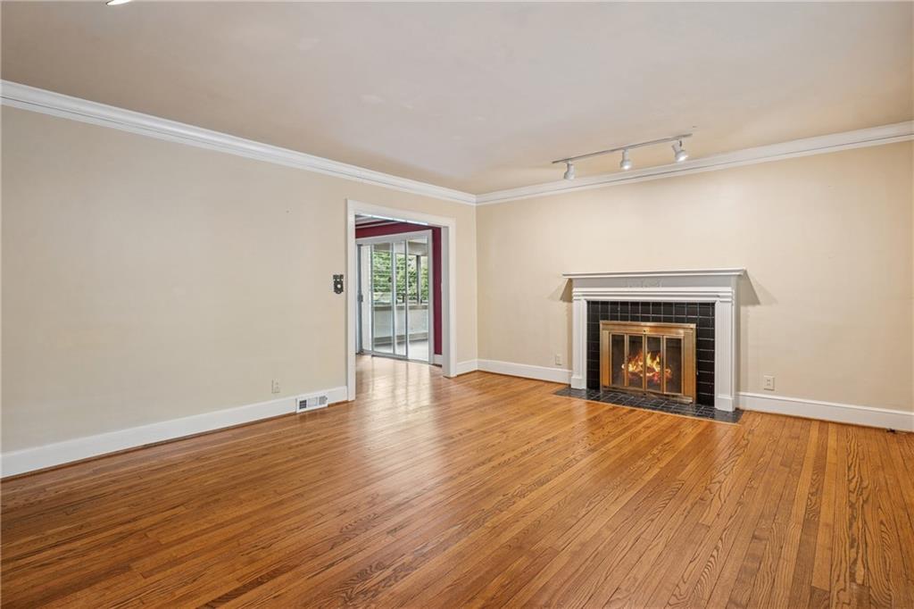22 Peachtree Hills Avenue NE