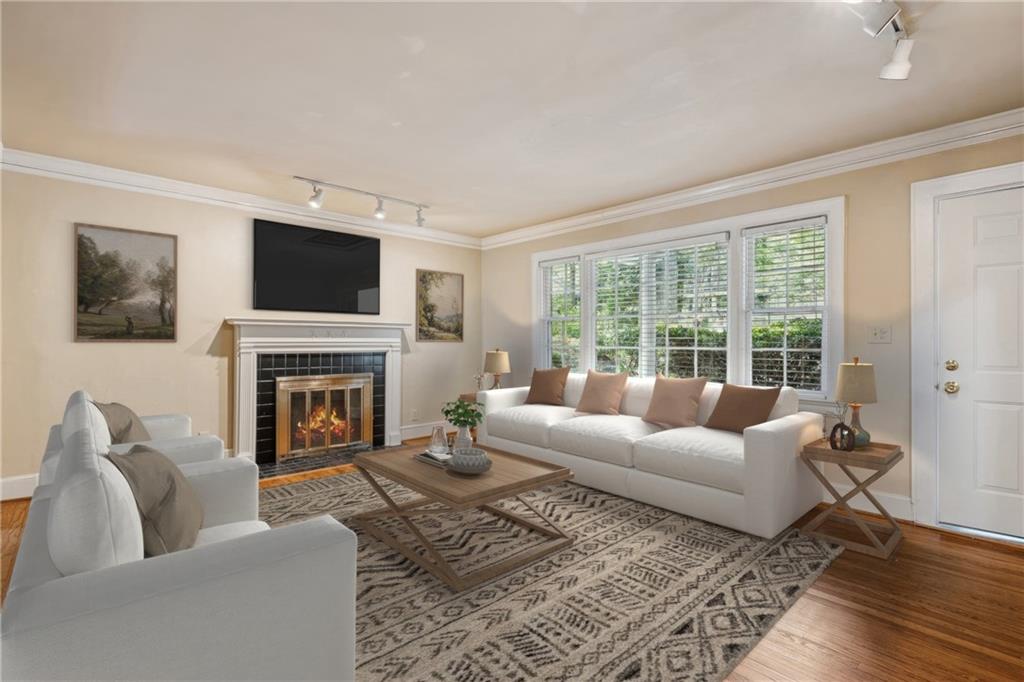 22 Peachtree Hills Avenue NE