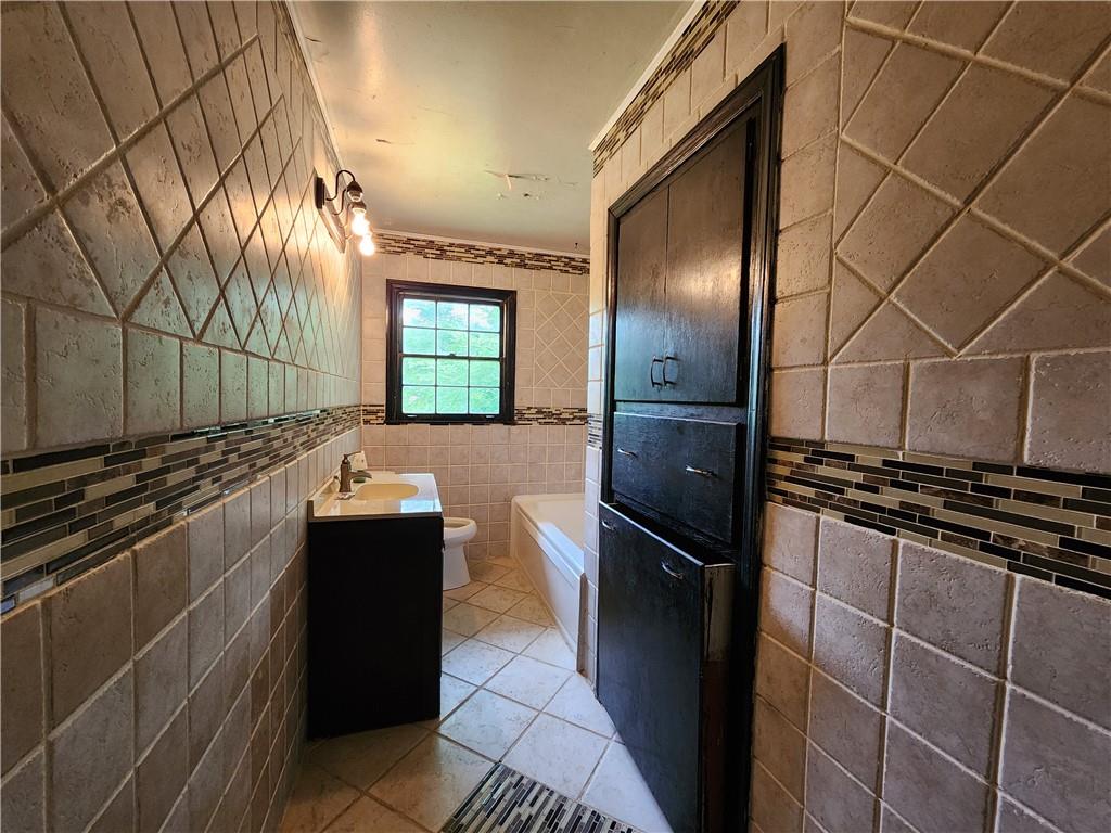 1435 Loch Lomond Trail, Atlanta, Georgia image 14