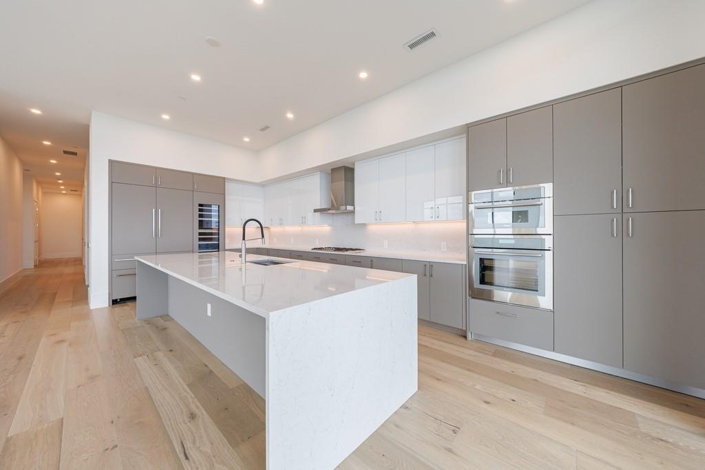 2425 Peachtree Road 1806