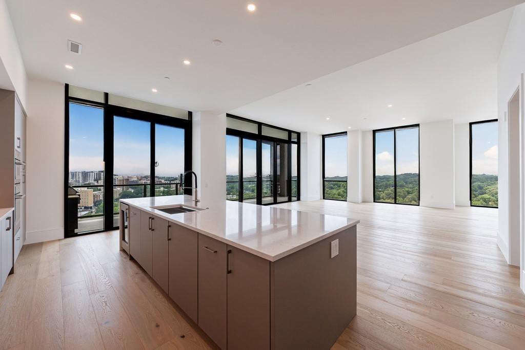 2425 Peachtree Road 1806