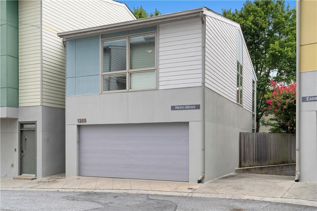 Nestled in the heart of West Midtown, this 2BR/2BA townhome offers the perfect blend of convenience and comfort. Just steps from the new Westside BeltLine. Connector, you'll be within walking distance to The Works, Westside Provisions, Bacchanalia, Star Provisions Market & Café, and more.
The main level features soaring 20-foot ceilings and an open layout with abundant natural light. Enjoy a cozy breakfast nook, spacious family room, and a private, low-maintenance backyard, ideal for relaxing or entertaining.
The kitchen boasts granite countertops, a stylish backsplash, and stainless steel appliances. New hardwood floors on the second level lead to the spacious master suite with a walk-in California closet and a bath featuring a soaking tub and walk-in shower. The second bedroom, with its own full bath, is perfect for guests or a home office. This gated community offers a pool, fitness center, clubhouse, and dog park, with easy access to TopGolf and Chattahoochee Food Works. Make this charming townhome your new home base in vibrant West Midtown!
