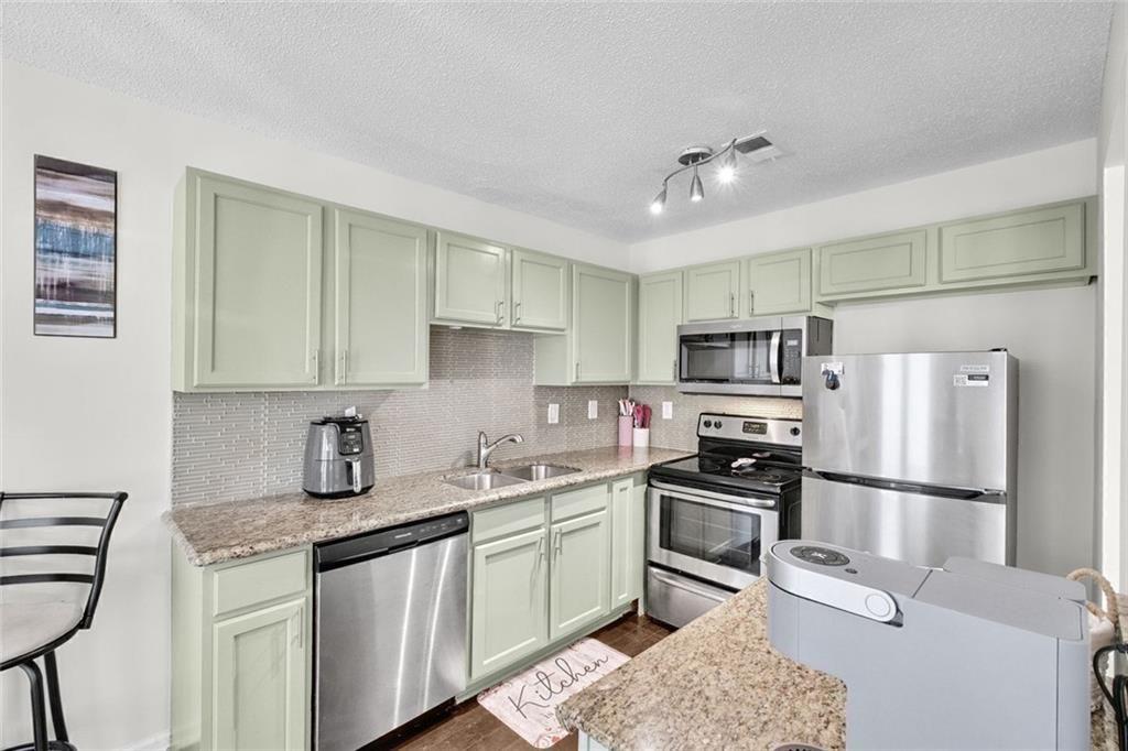 PARKVIEW COMMONS - Residential