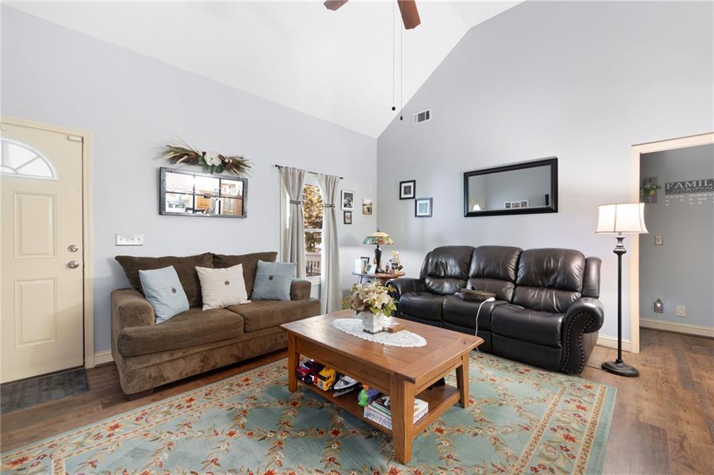 325 Harris Loop