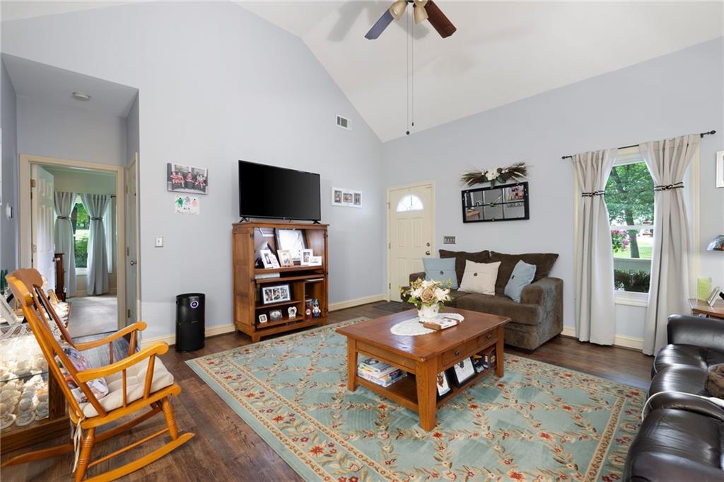 325 Harris Loop