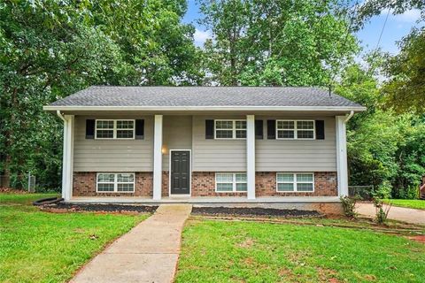 Homes For Sale - 4132 Macduff Drive<br/> Douglasville, GA 30135