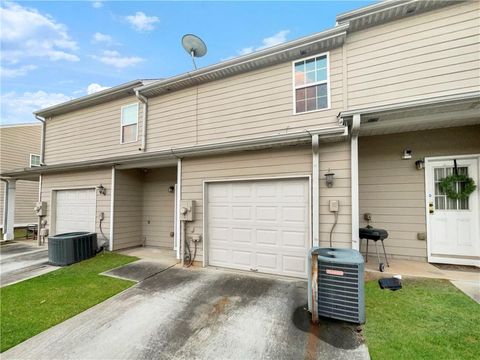 A home in Fairburn