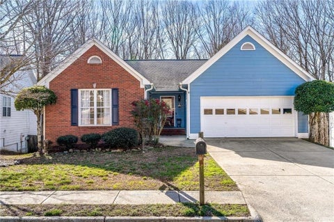 Homes For Sale - 1040 Hillary Lane<br/> Lawrenceville, GA 30043