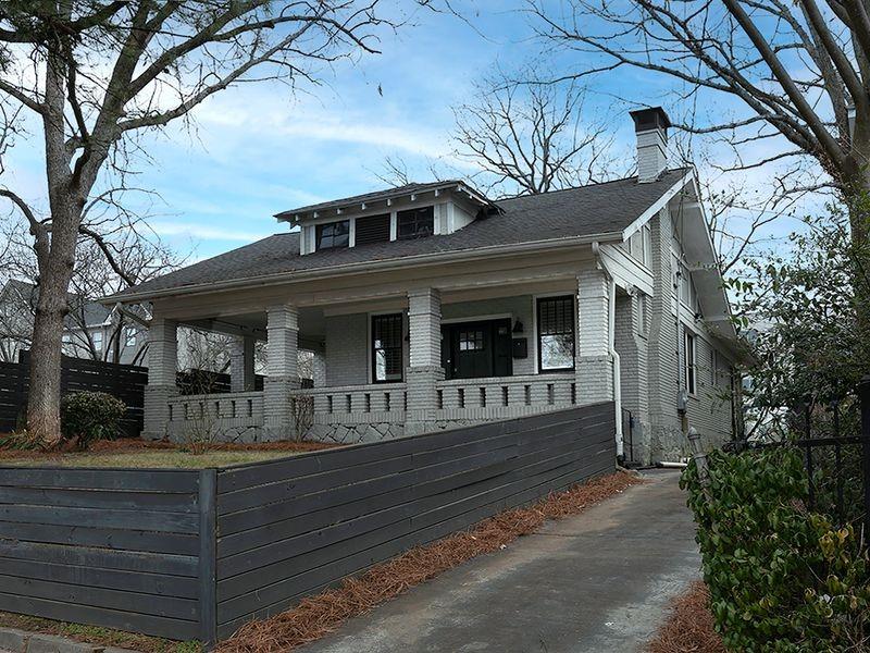 563 Parkway Drive NE