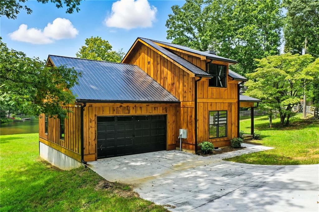 579 Twin Mountain Lake Circle