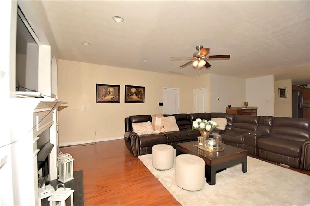 1404 LITTLE HAMPTON Drive