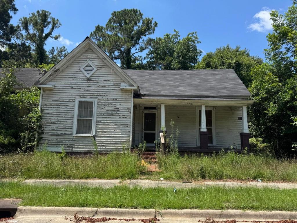 Investor Special! 3BR/1BA fixer-upper in Macon with 1,370 sq ft. Roof replaced 2 years ago. Foundation and subfloor ~75% complete. Just minutes from Ocmulgee Mounds National Historical Park. Spacious 5,663 sq ft lot. Full rehab needed. ARV $150K-$180K. Great opportunity in a growing area!. Property sold as-is.