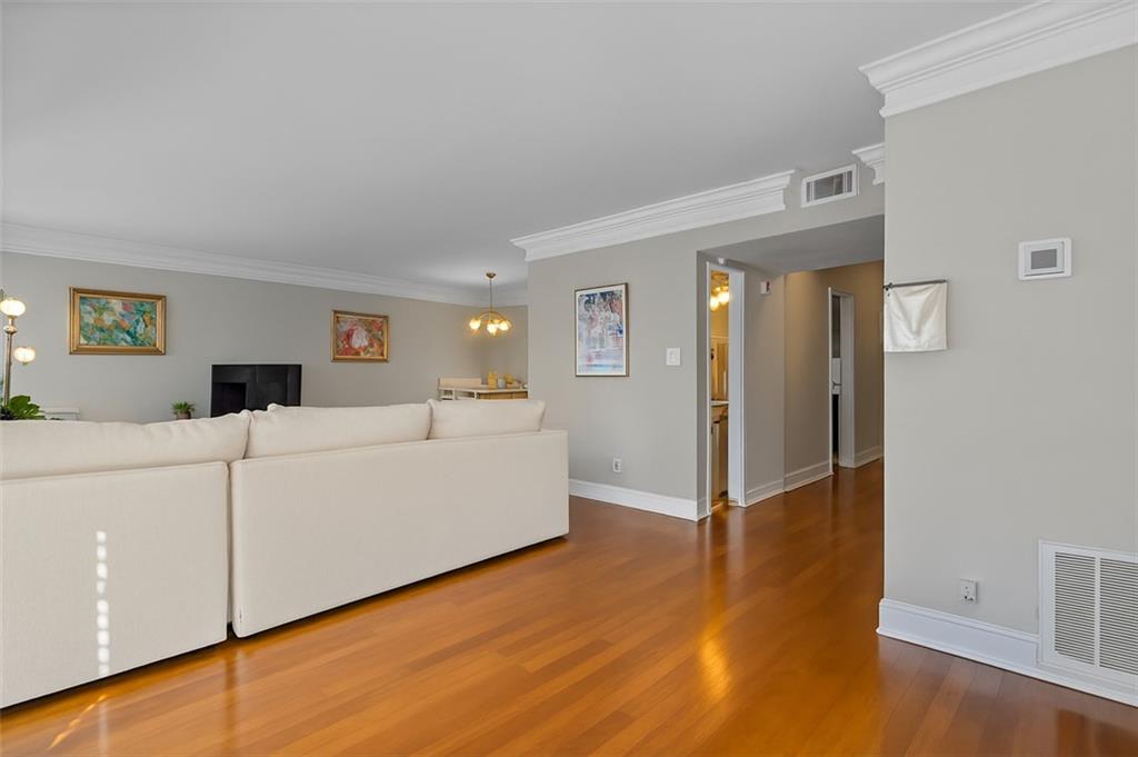 6980 Roswell Road A8
