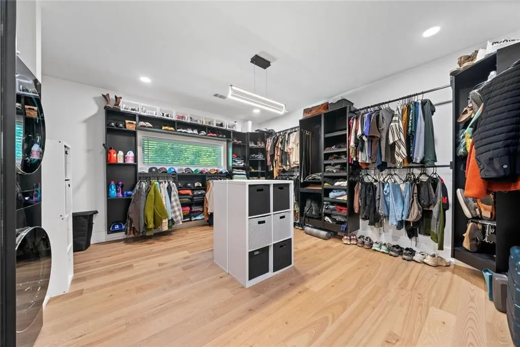 Atlanta, Georgia 30311, United States, 4 Bedrooms Bedrooms, ,4 BathroomsBathrooms,Residential,Active,133731