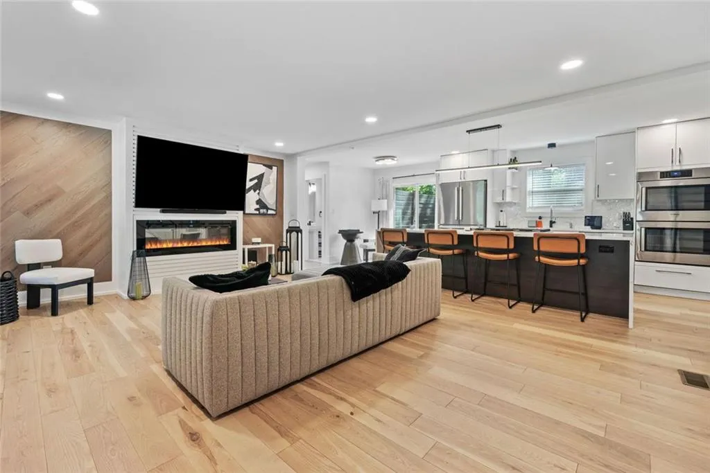 Atlanta, Georgia 30311, United States, 4 Bedrooms Bedrooms, ,4 BathroomsBathrooms,Residential,Active,133731