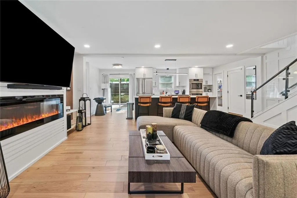 Atlanta, Georgia 30311, United States, 4 Bedrooms Bedrooms, ,4 BathroomsBathrooms,Residential,Active,133731