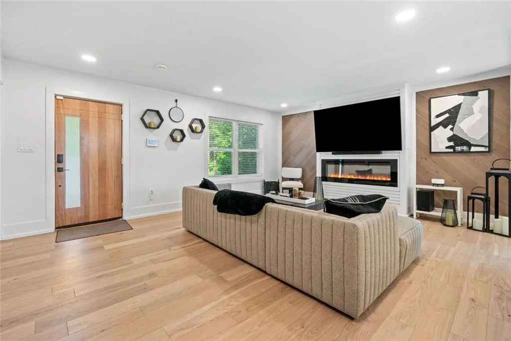 Atlanta, Georgia 30311, United States, 4 Bedrooms Bedrooms, ,4 BathroomsBathrooms,Residential,Active,133731