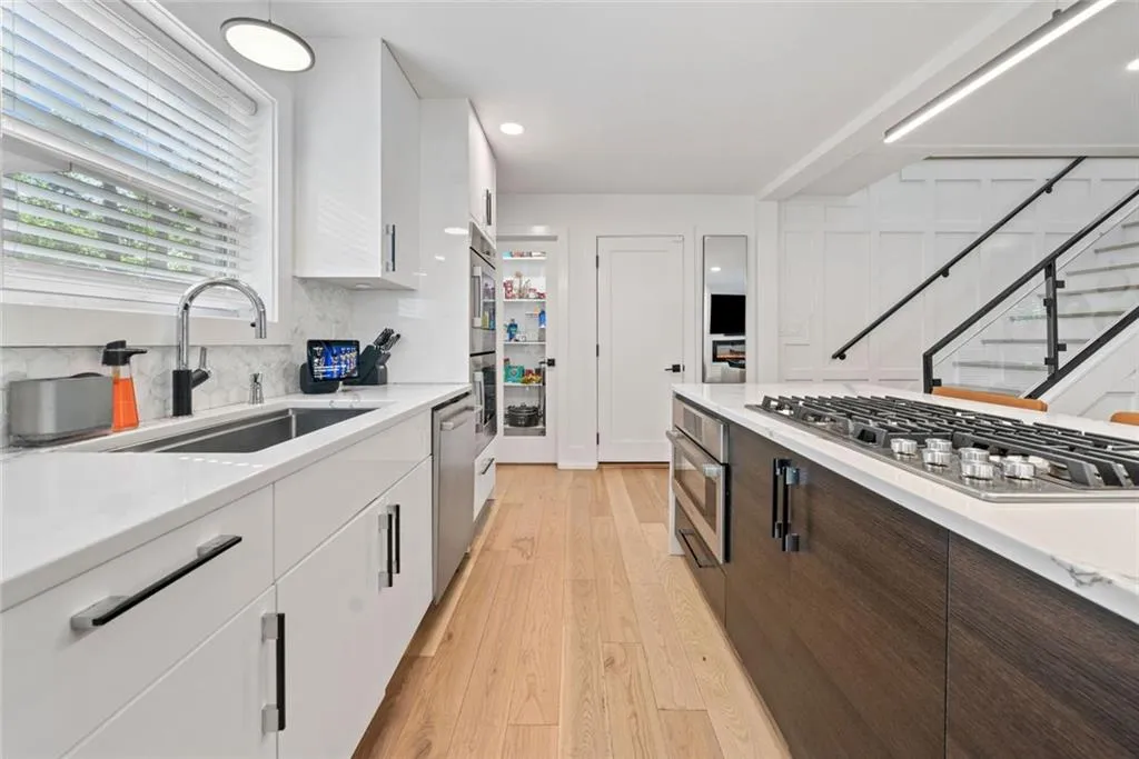 Atlanta, Georgia 30311, United States, 4 Bedrooms Bedrooms, ,4 BathroomsBathrooms,Residential,Active,133731