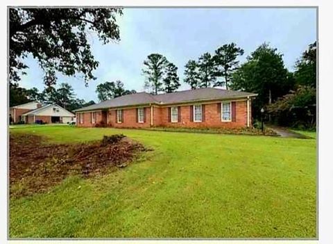 Homes For Sale - 100 Winterthur Court<br/> Fayetteville, GA 30214