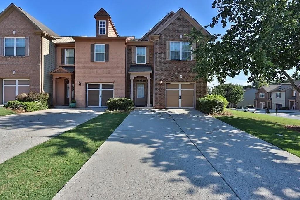 Welcome Home to this beautiful well maintained home. Perfect location and top rated Forsyth county schools. 3 Bedrooms and 2.5 bathrooms and open floor plan. WE do not ask to mail any deposit. We will meet in person to collect deposit.