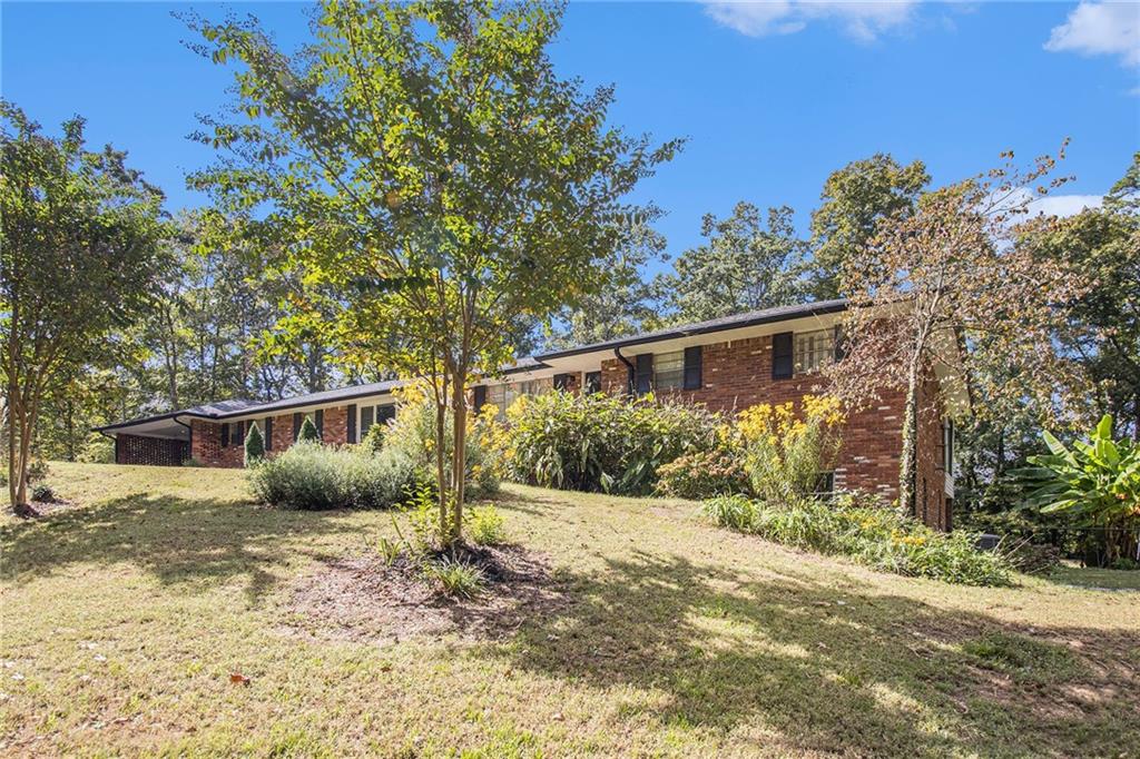 111 Lewis Drive SE